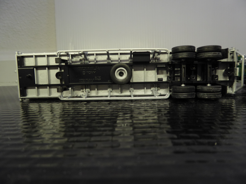 Illustration for article titled Hot Sixty 4th: Truckin' Thursday with Tomica Trailer